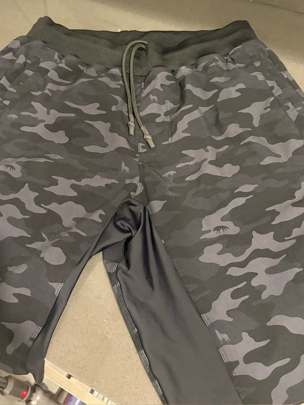 Greyson Men's Black & Gray Camo Jogger shorts